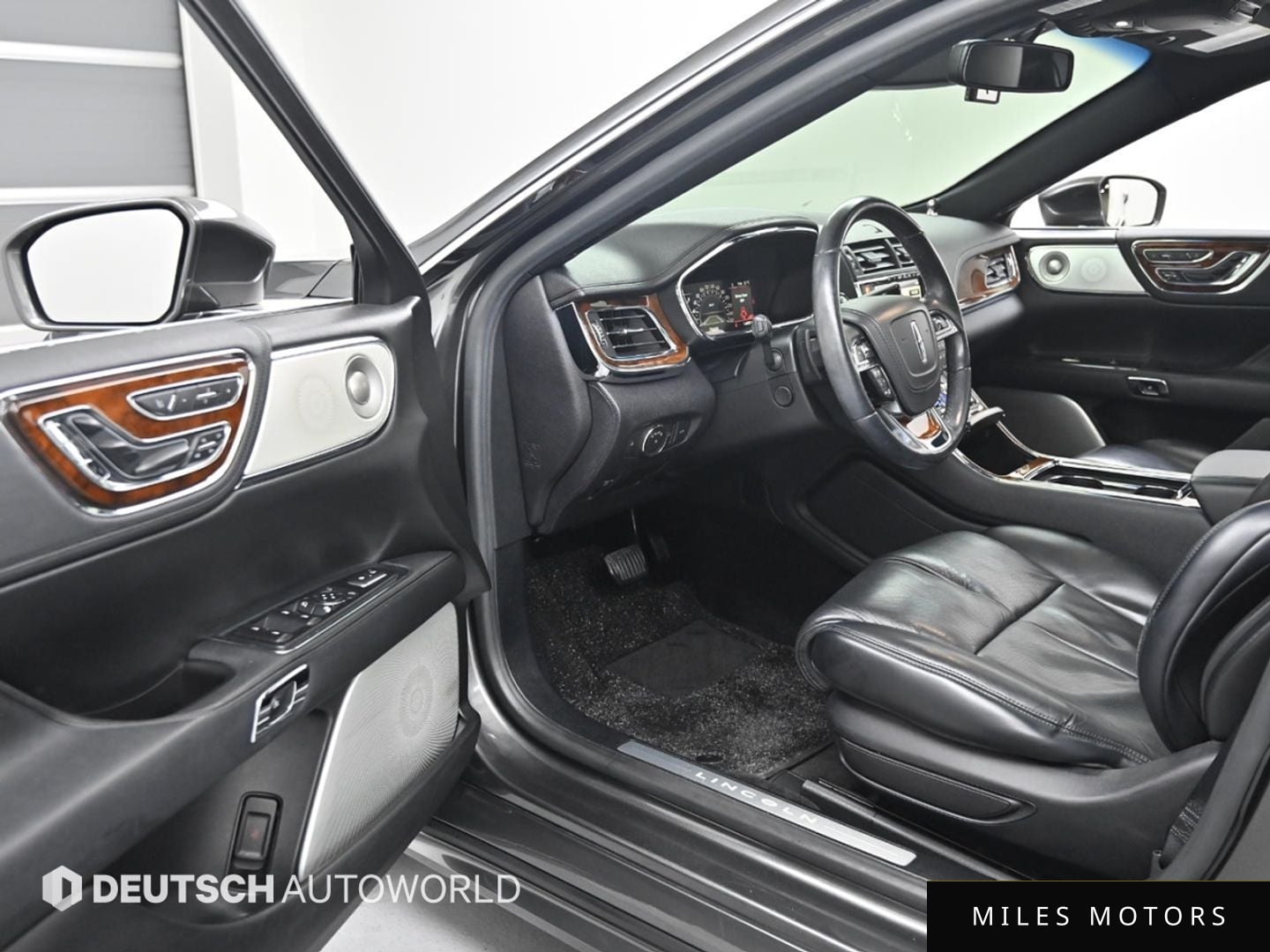 Lincoln Continental 2017 — миниатюра 11