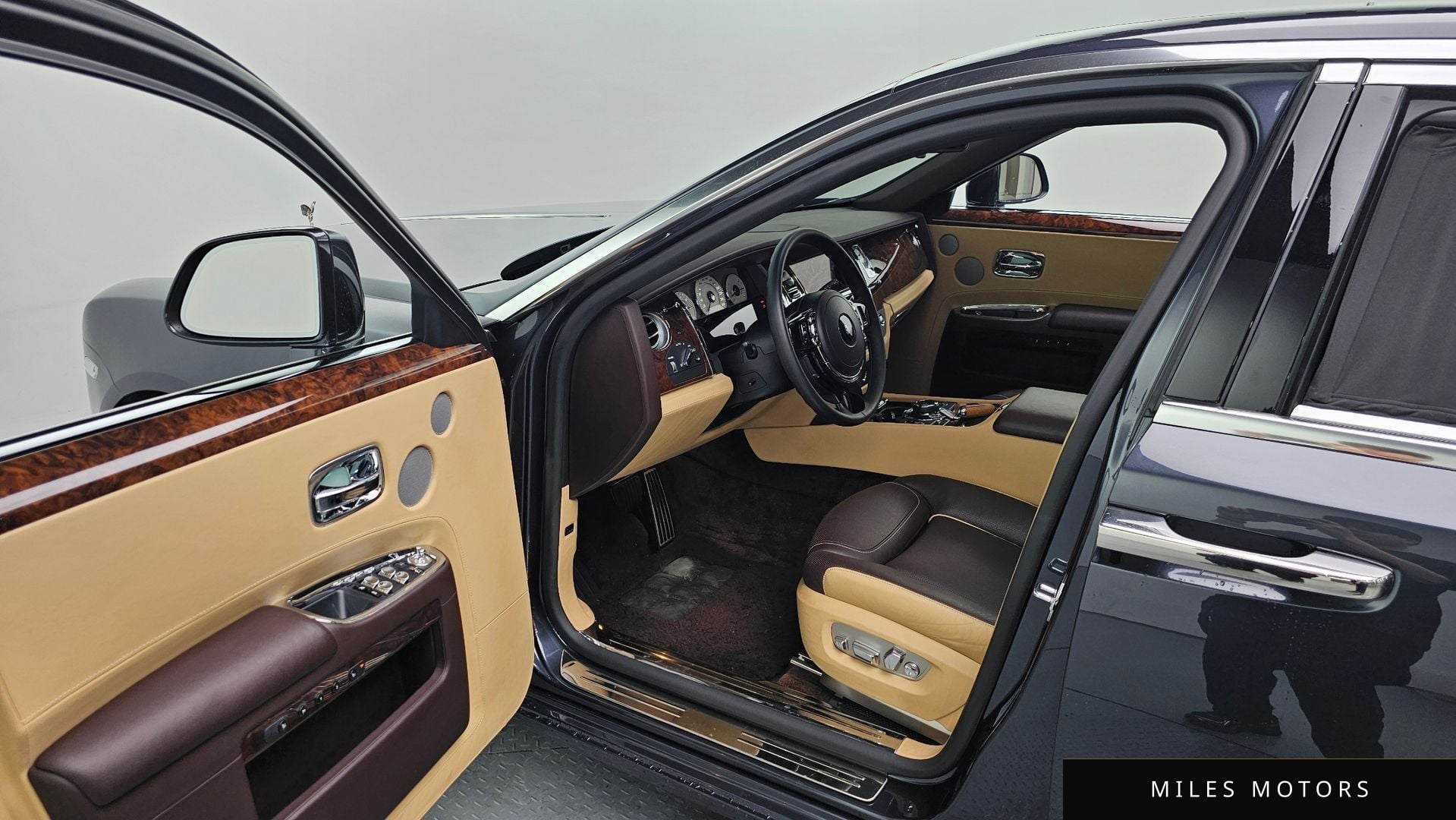 Rolls-Royce 고스트 2018 — миниатюра 10