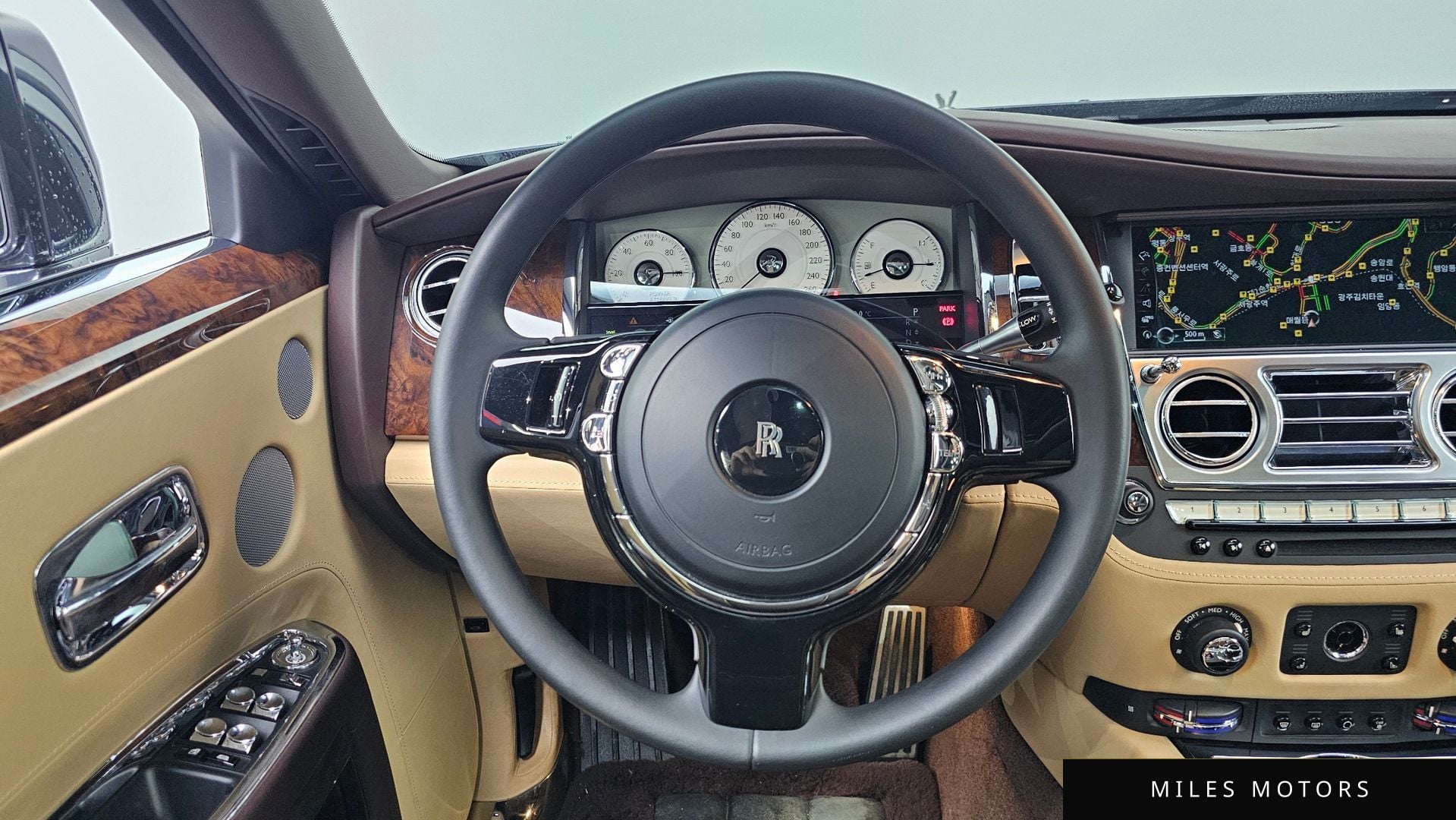 Rolls-Royce 고스트 2018 — миниатюра 11