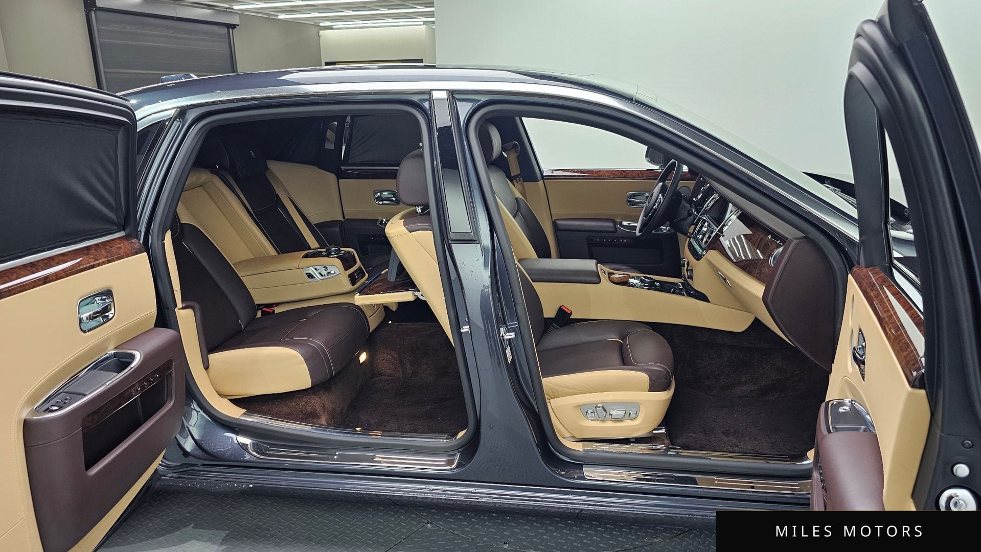 Rolls-Royce 고스트 2018 — миниатюра 15