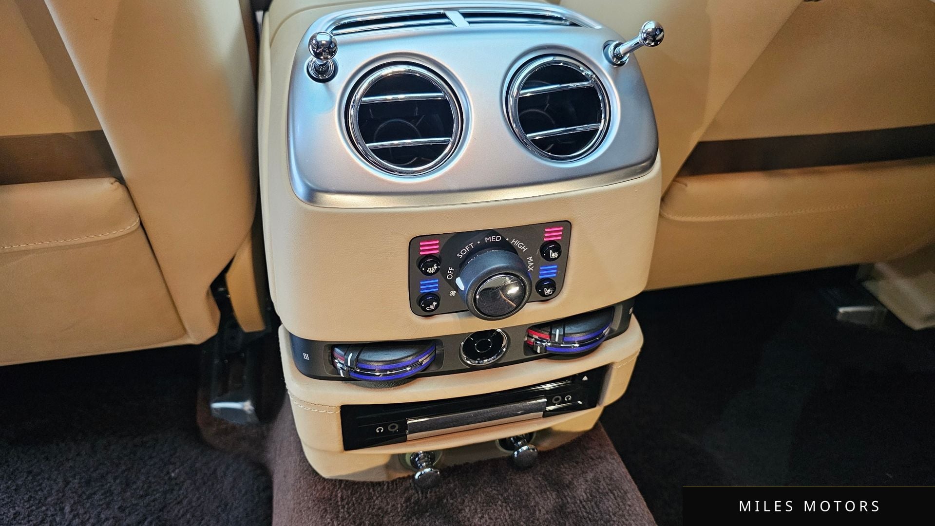 Rolls-Royce 고스트 2018 — миниатюра 17