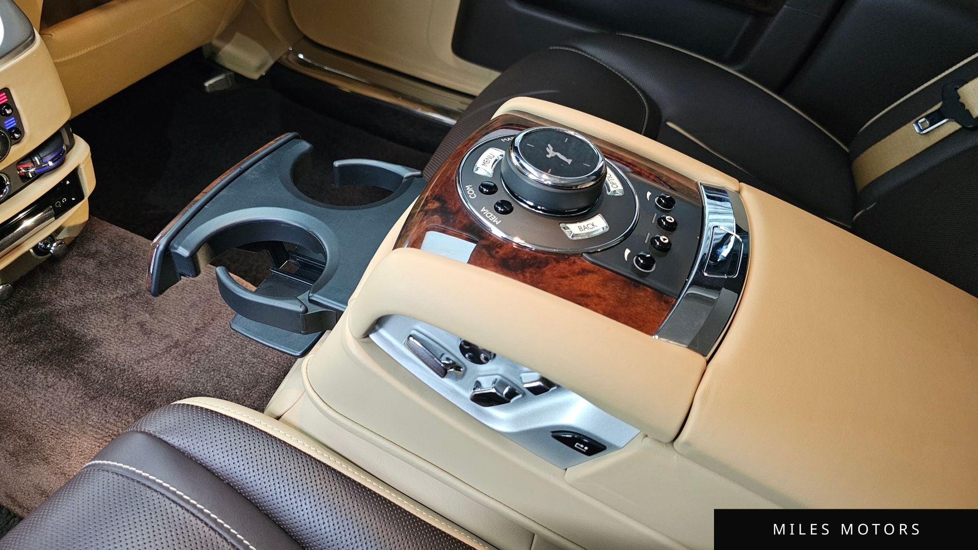 Rolls-Royce 고스트 2018 — миниатюра 19