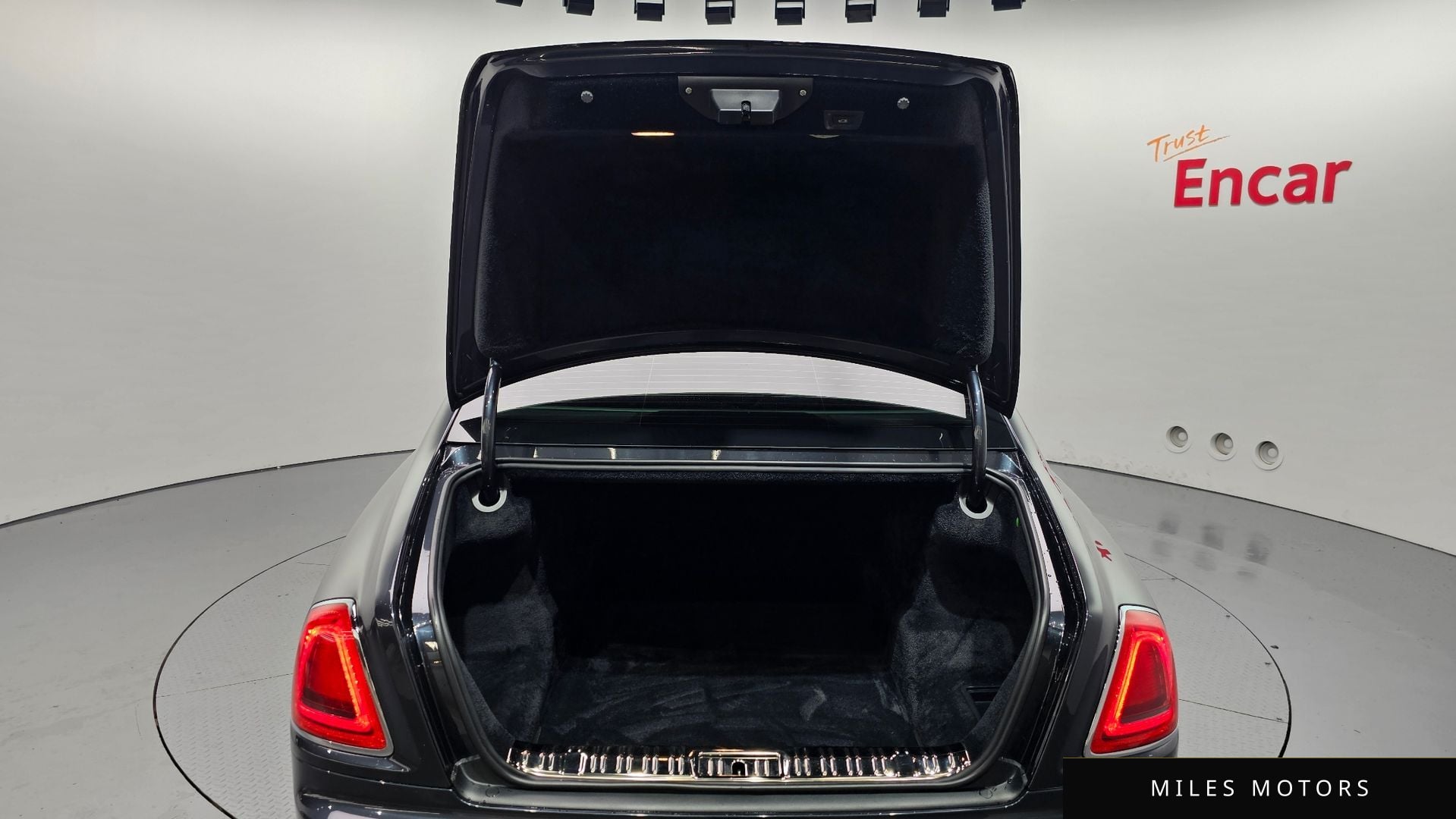 Rolls-Royce 고스트 2018 — миниатюра 20
