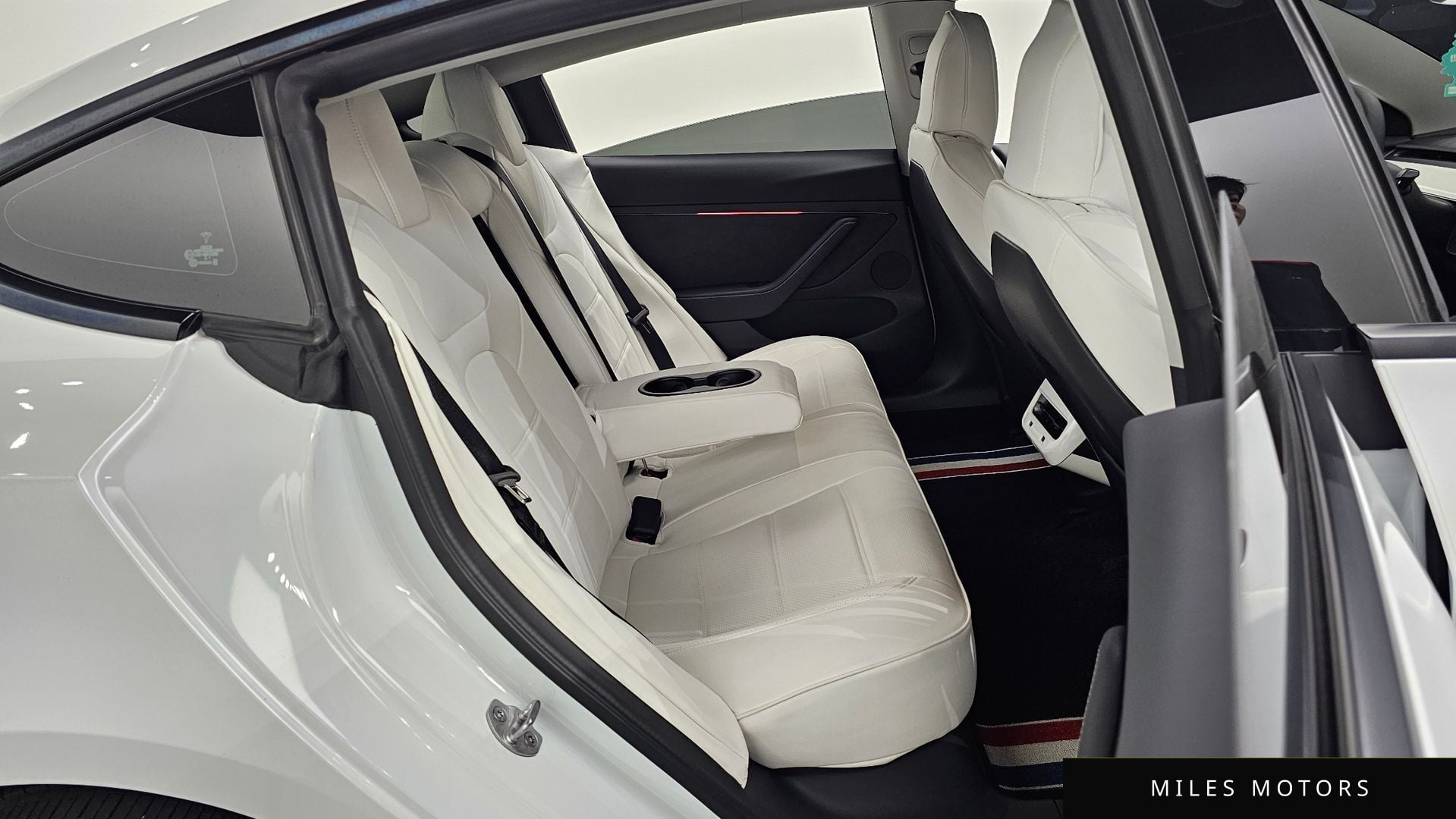 Tesla Model 3 2022 — миниатюра 12