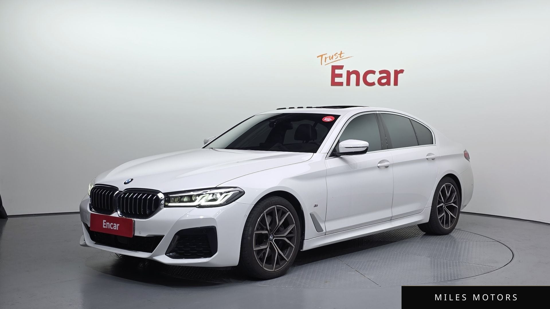BMW 5 Series (G30) 2021 — фото 1 из 12