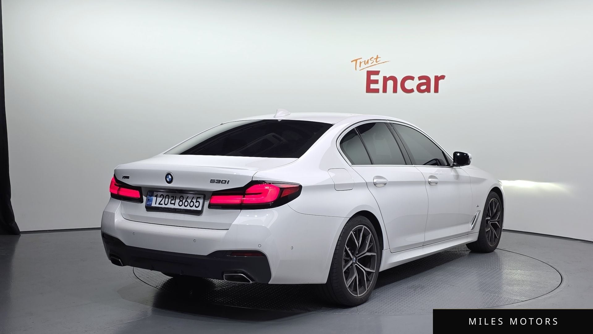 BMW 5 Series (G30) 2021 — миниатюра 2