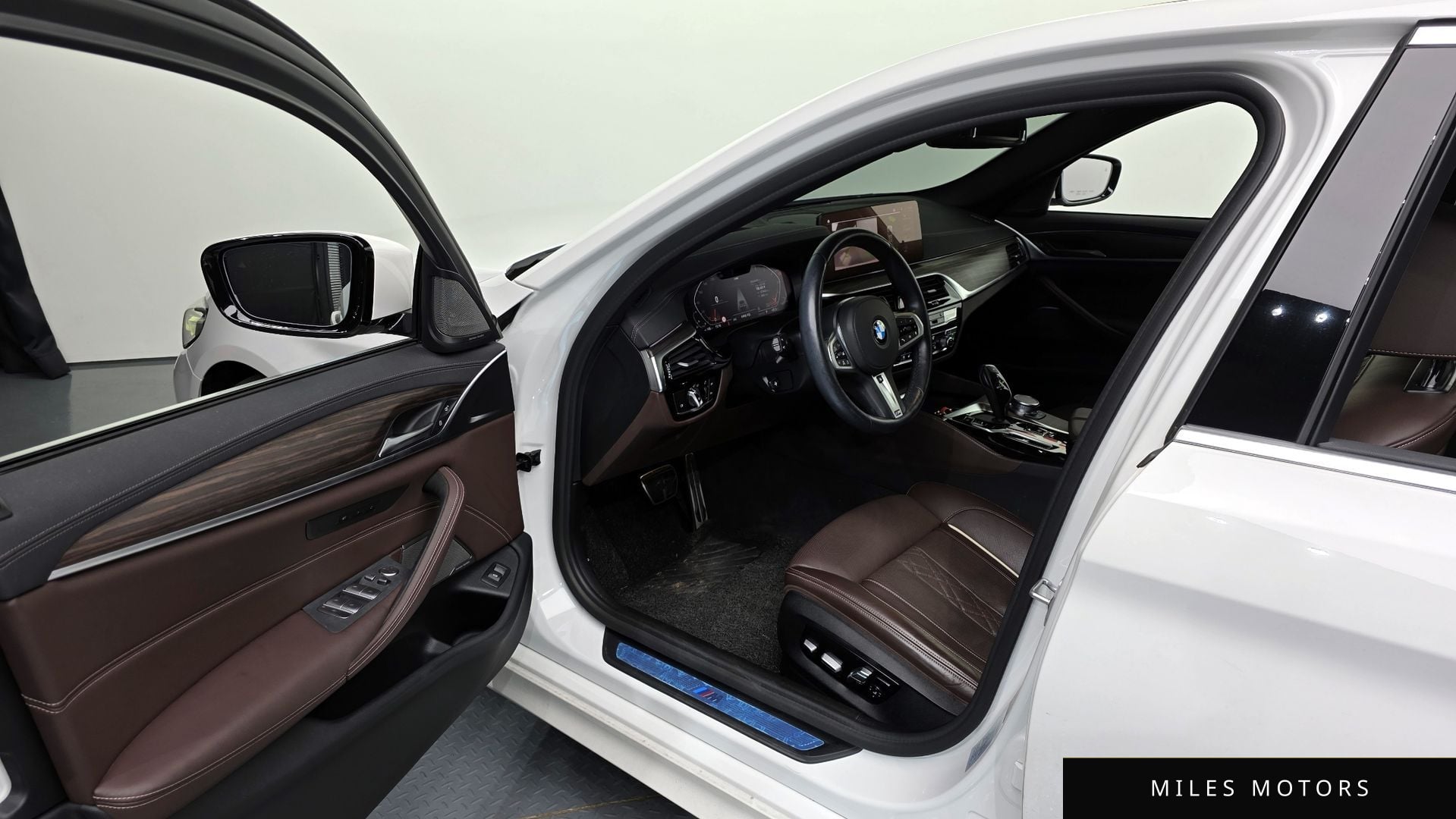 BMW 5 Series (G30) 2021 — миниатюра 10