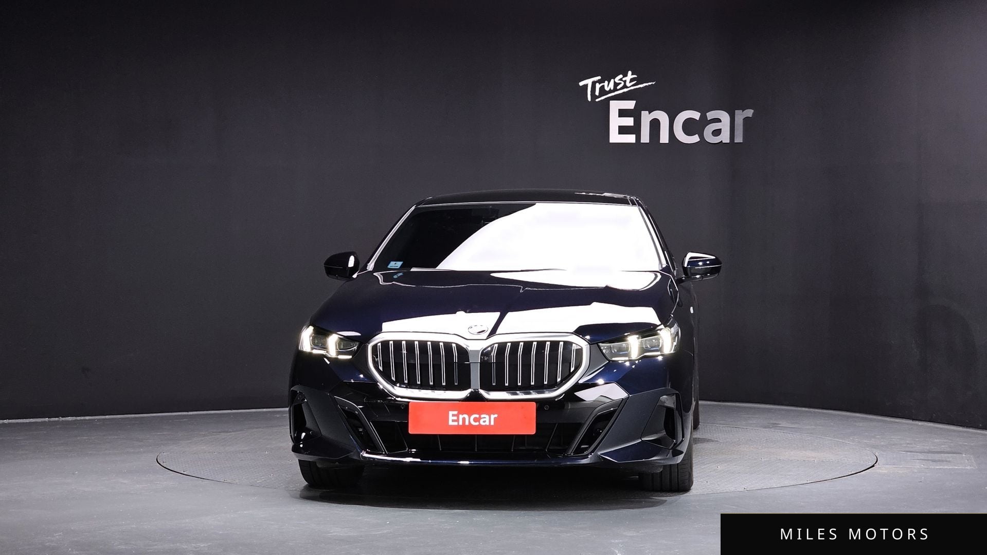 BMW 5 Series (G60) 2024 — миниатюра 3