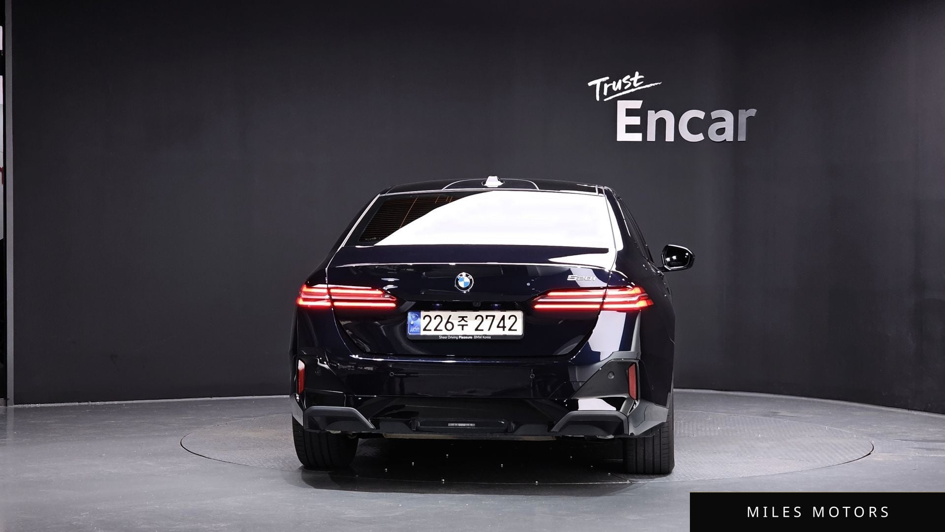 BMW 5 Series (G60) 2024 — миниатюра 4
