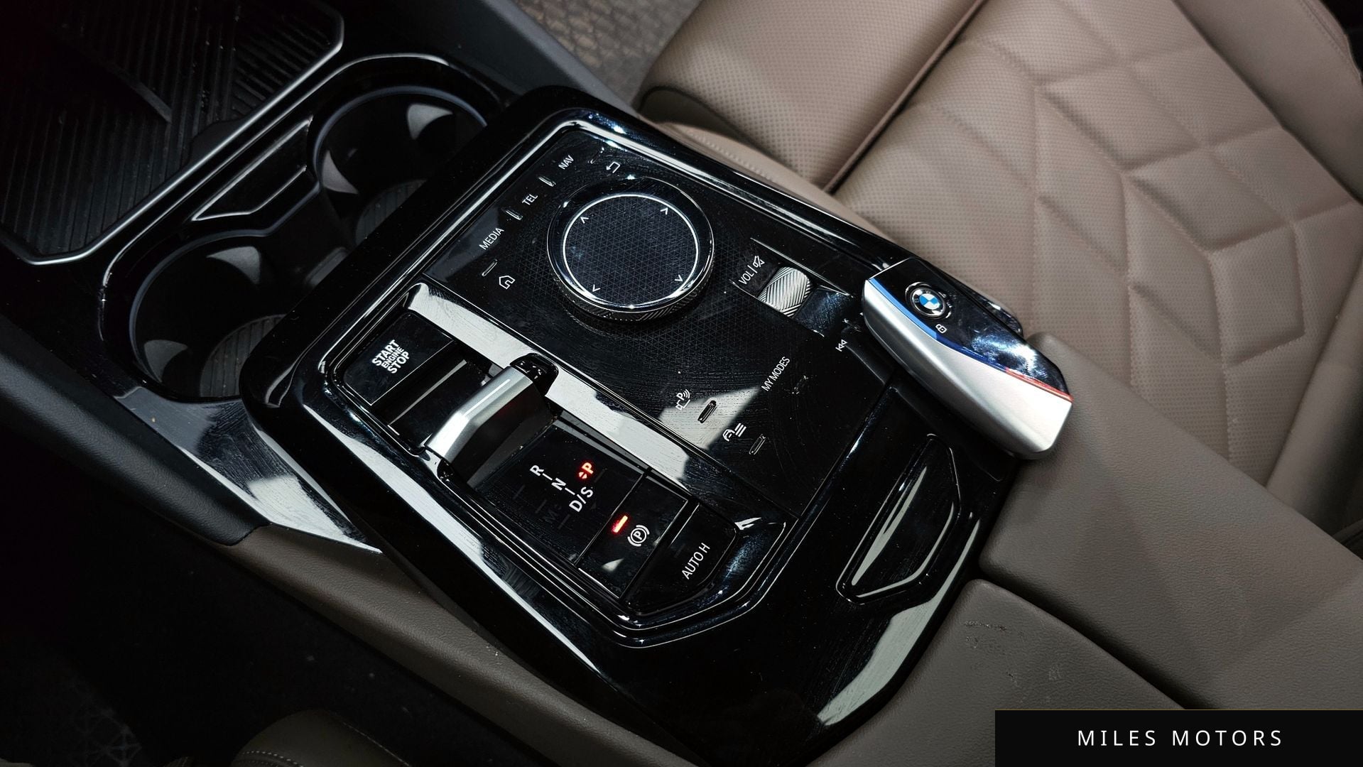 BMW 5 Series (G60) 2024 — миниатюра 9