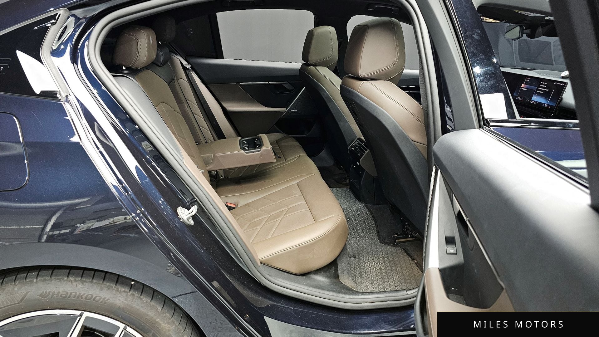 BMW 5 Series (G60) 2024 — миниатюра 12