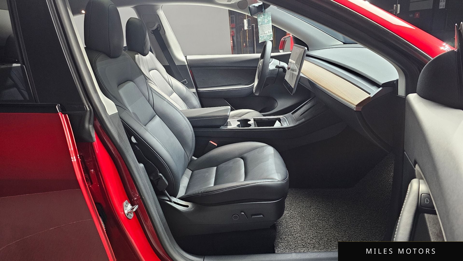 Tesla Model Y 2021 — миниатюра 10