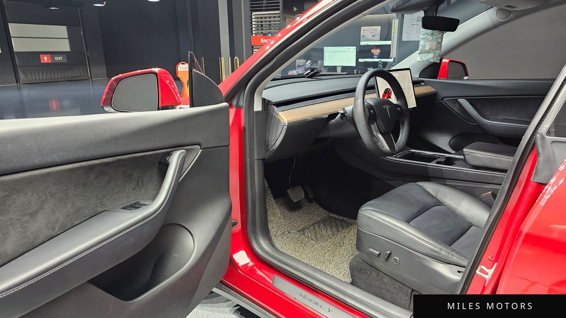Tesla Model Y 2021 — миниатюра 11