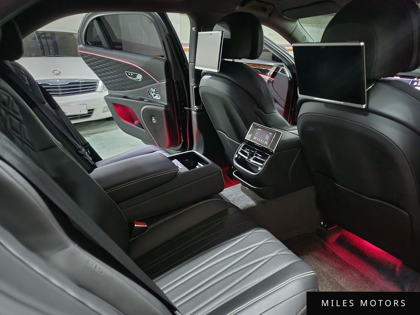 Bentley Flying Spur 2020 — миниатюра 18
