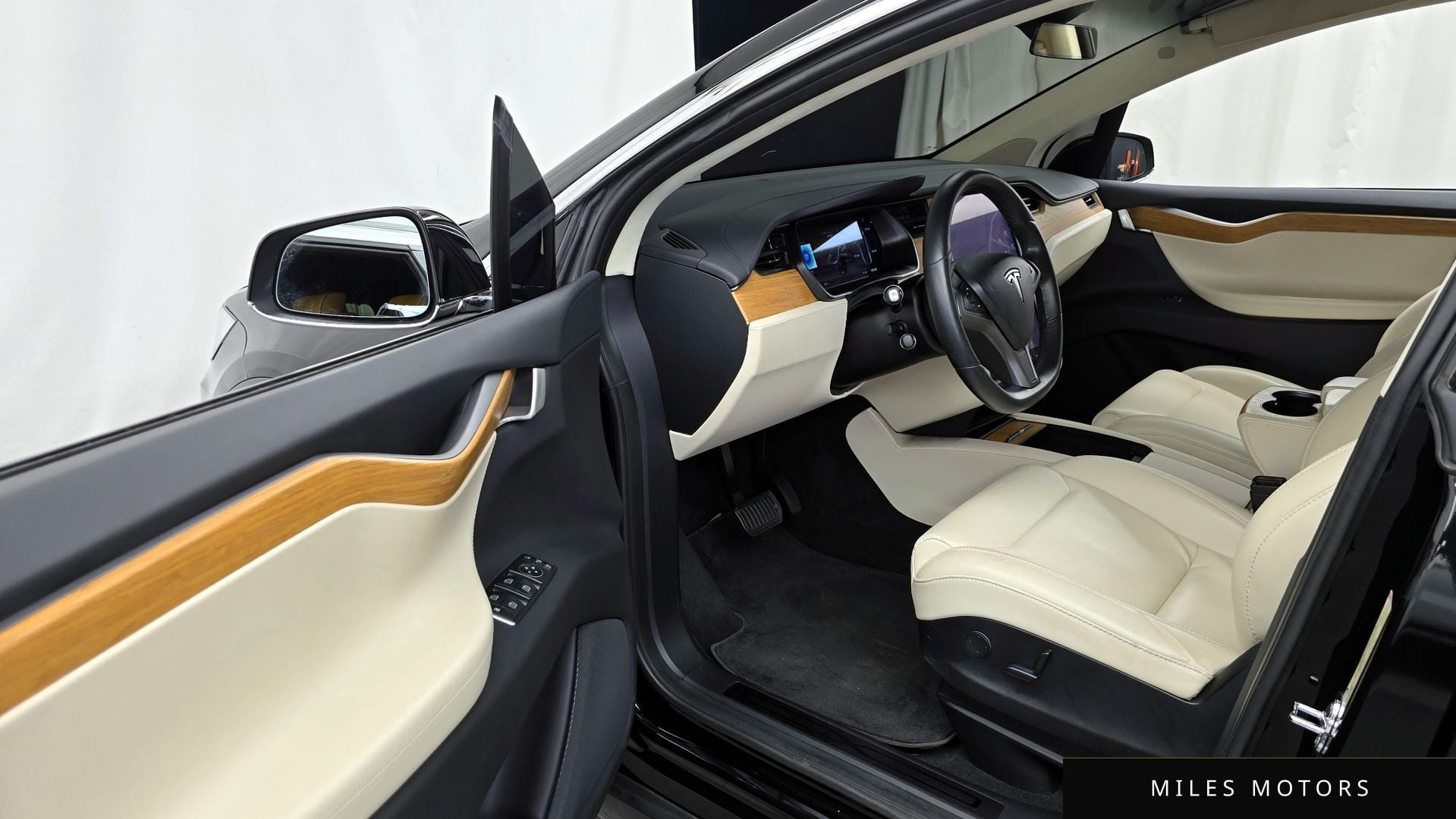 Tesla Model X 2019 — миниатюра 10