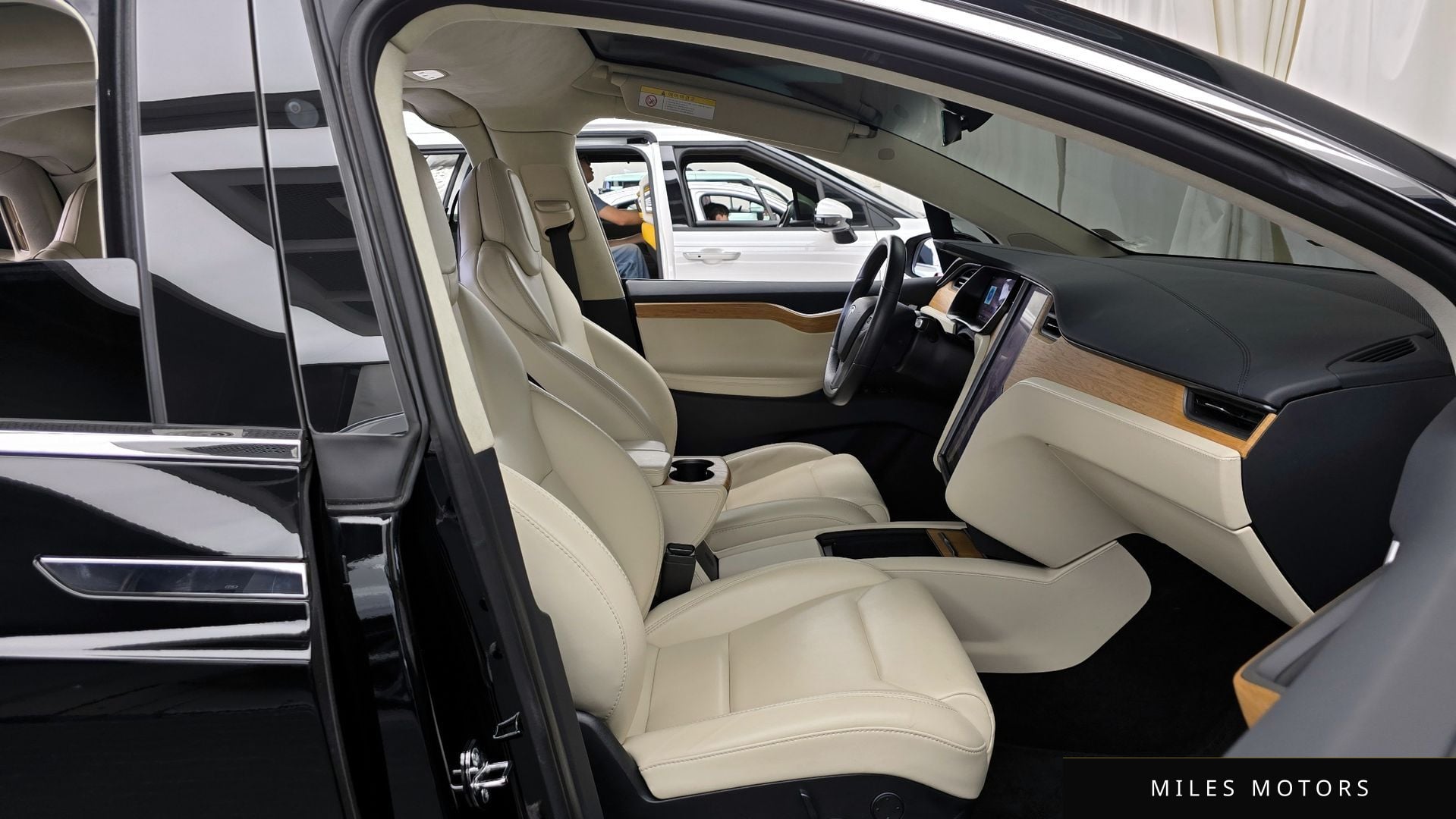 Tesla Model X 2019 — миниатюра 11