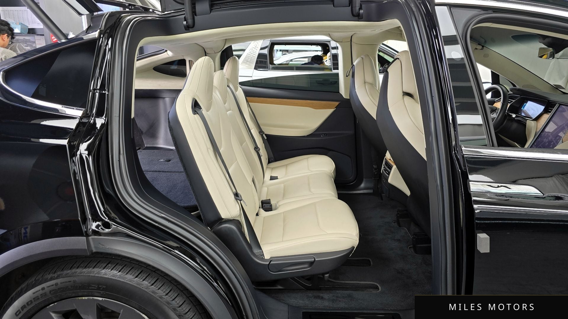 Tesla Model X 2019 — миниатюра 12
