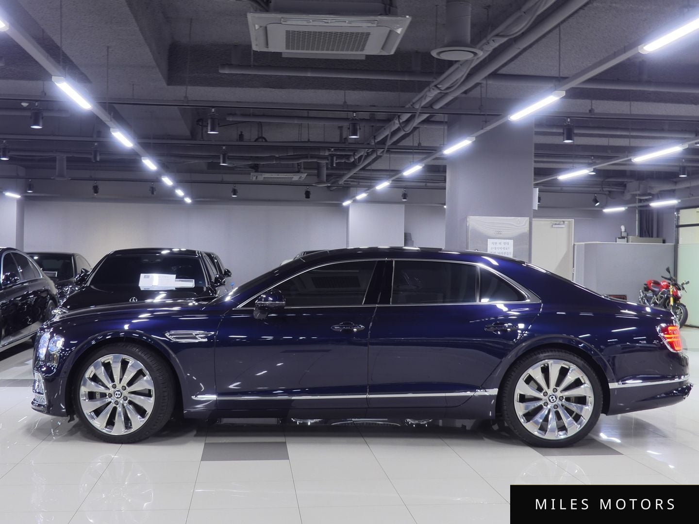 Bentley Flying Spur 2021 — миниатюра 2