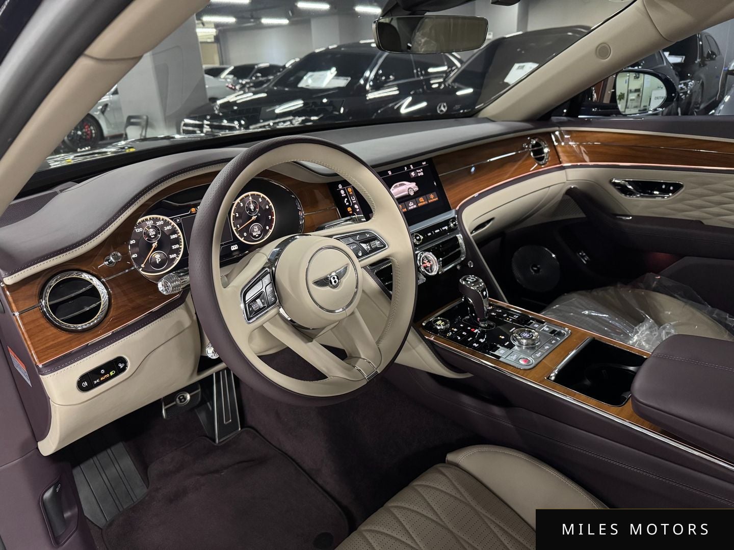 Bentley Flying Spur 2021 — миниатюра 5