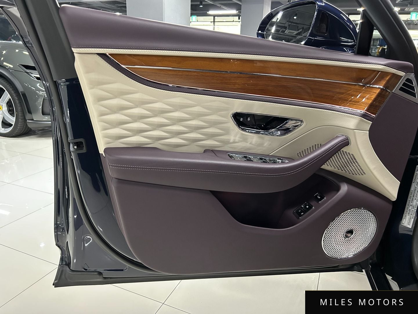 Bentley Flying Spur 2021 — миниатюра 7