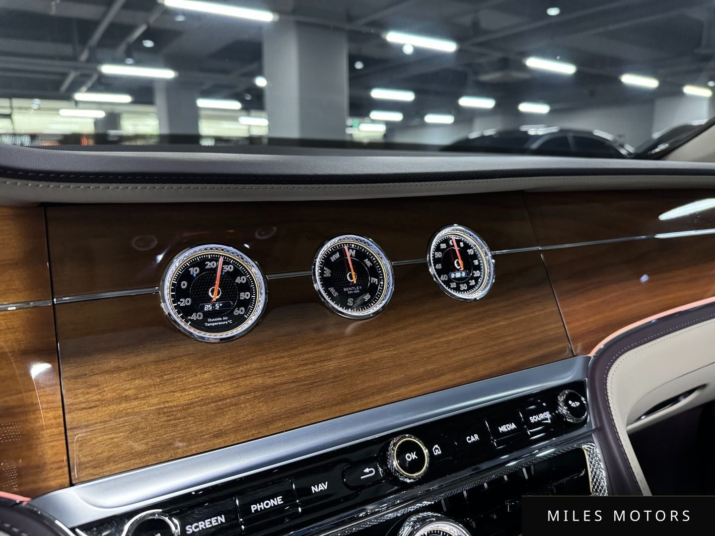 Bentley Flying Spur 2021 — миниатюра 8