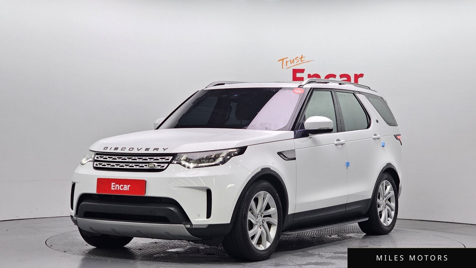 Land Rover Discovery 2017 — фото 1 из 12