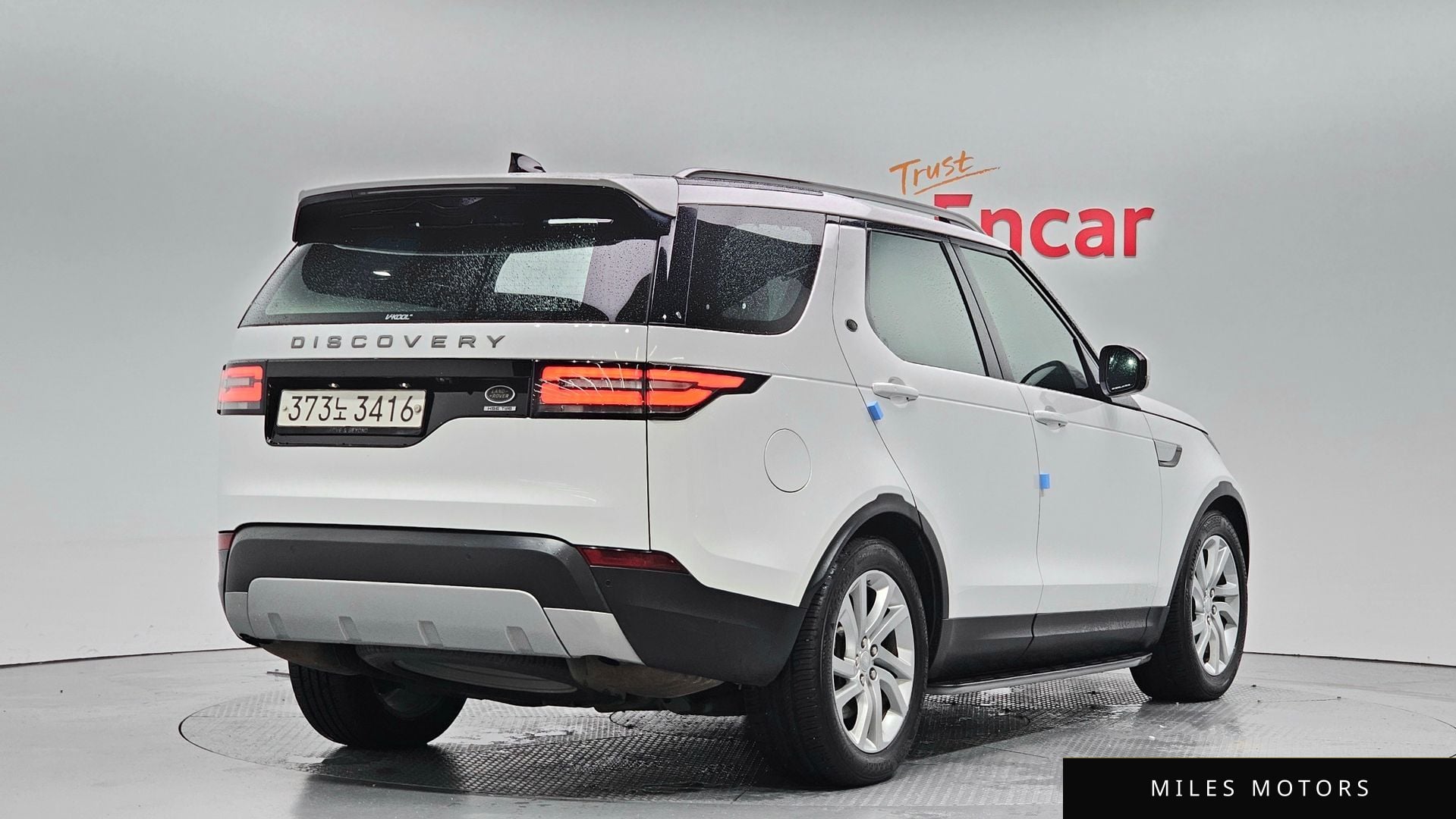 Land Rover Discovery 2017 — миниатюра 2