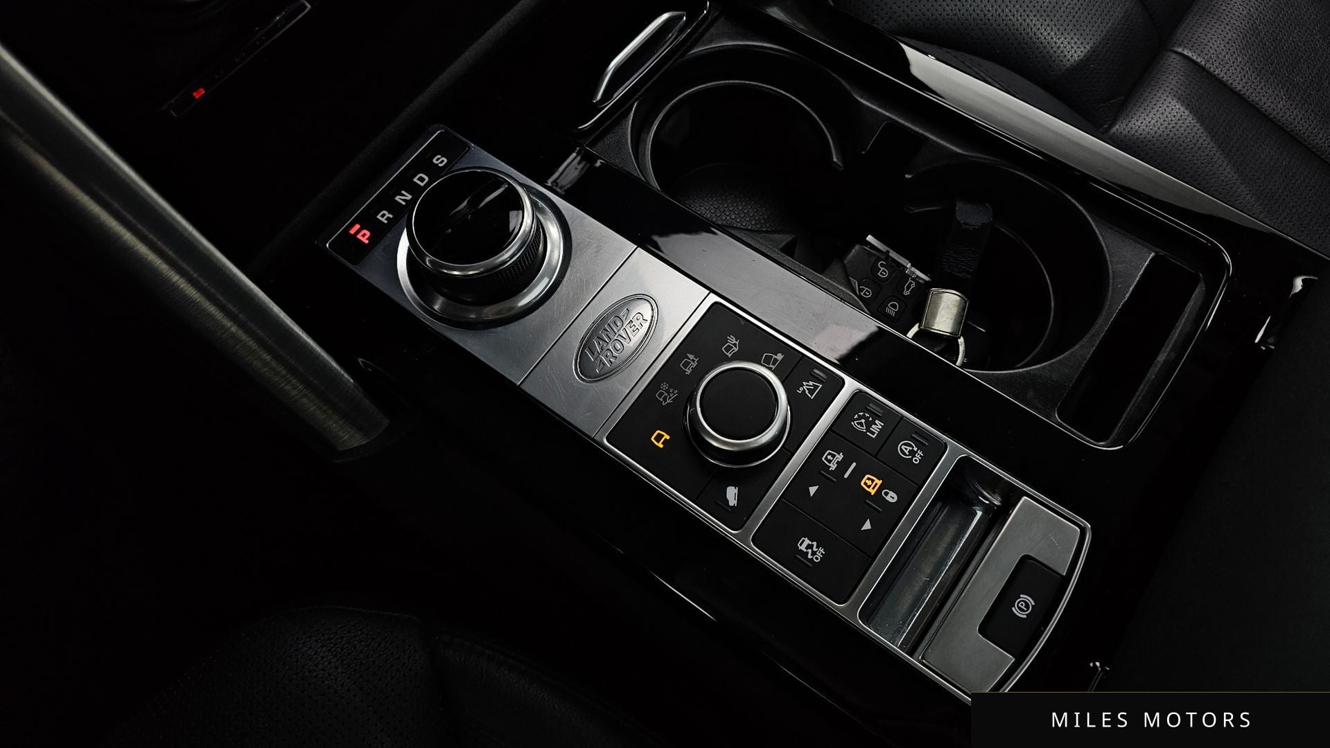 Land Rover Discovery 2017 — миниатюра 9