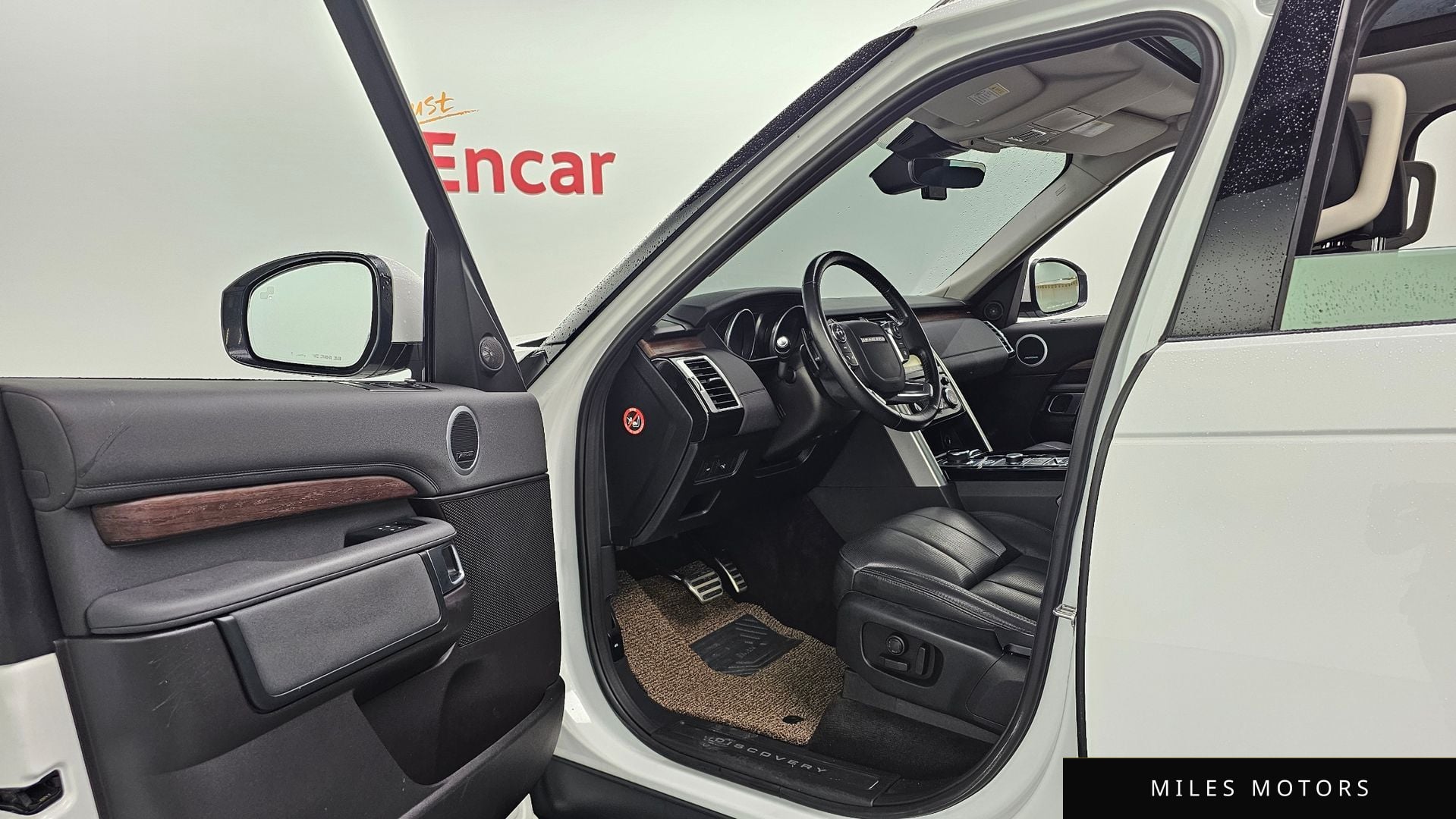 Land Rover Discovery 2017 — миниатюра 10