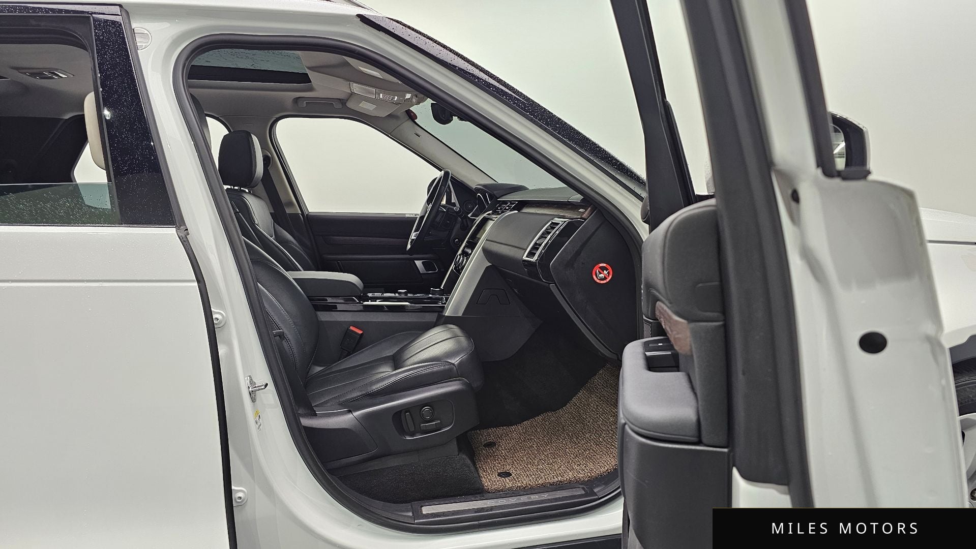 Land Rover Discovery 2017 — миниатюра 11