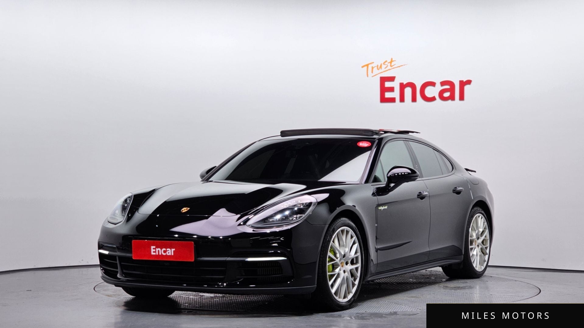 Porsche Panamera 2018 — фото 1 из 12
