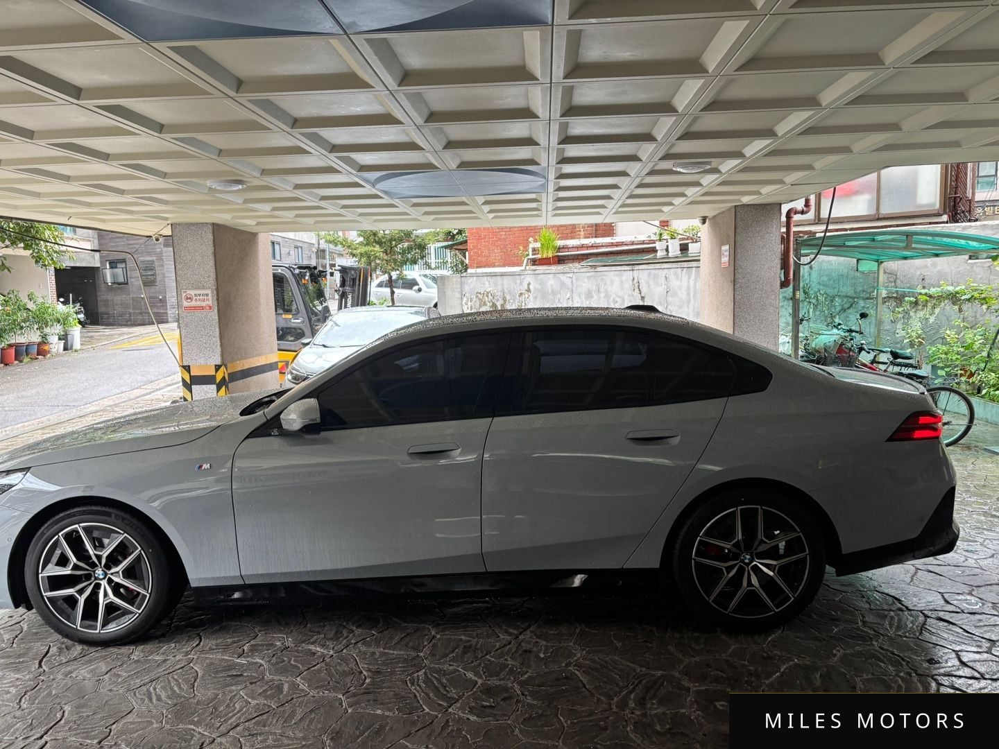 BMW 5 Series (G60) 2024 — миниатюра 4