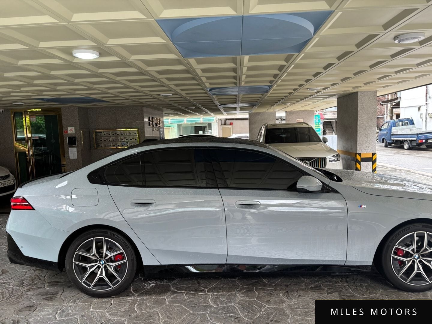 BMW 5 Series (G60) 2024 — миниатюра 5