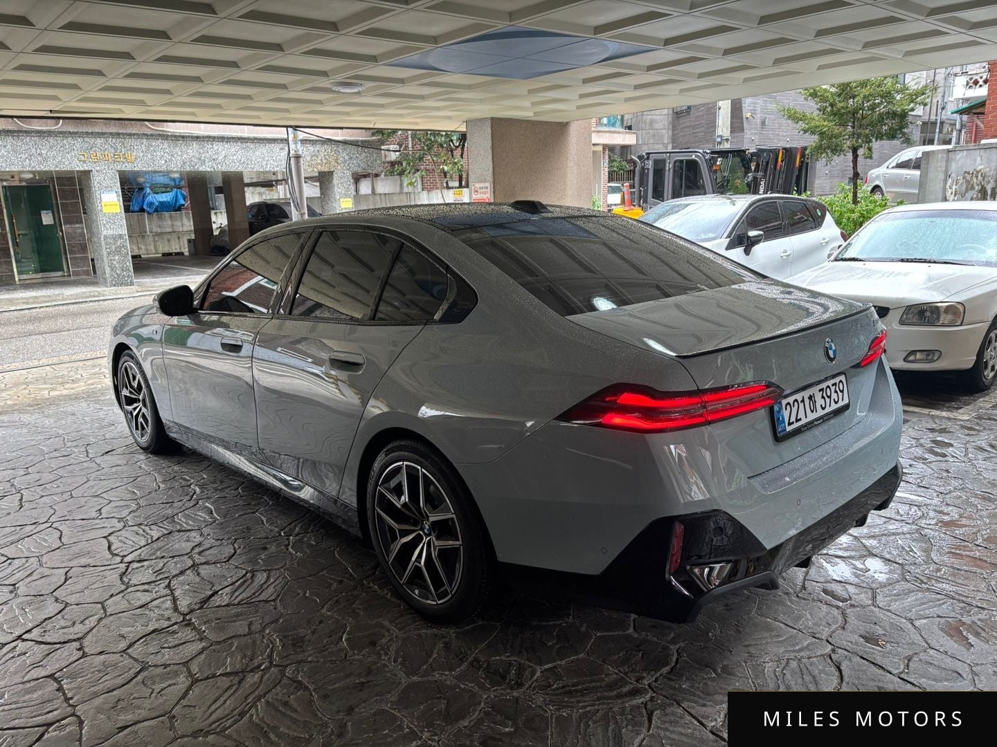 BMW 5 Series (G60) 2024 — миниатюра 6