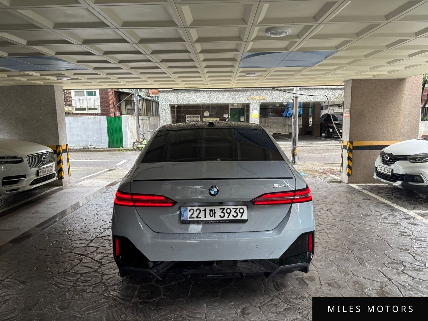 BMW 5 Series (G60) 2024 — миниатюра 8