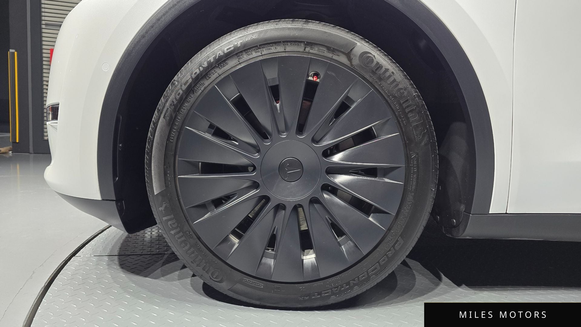 Tesla Model Y 2022 — миниатюра 5