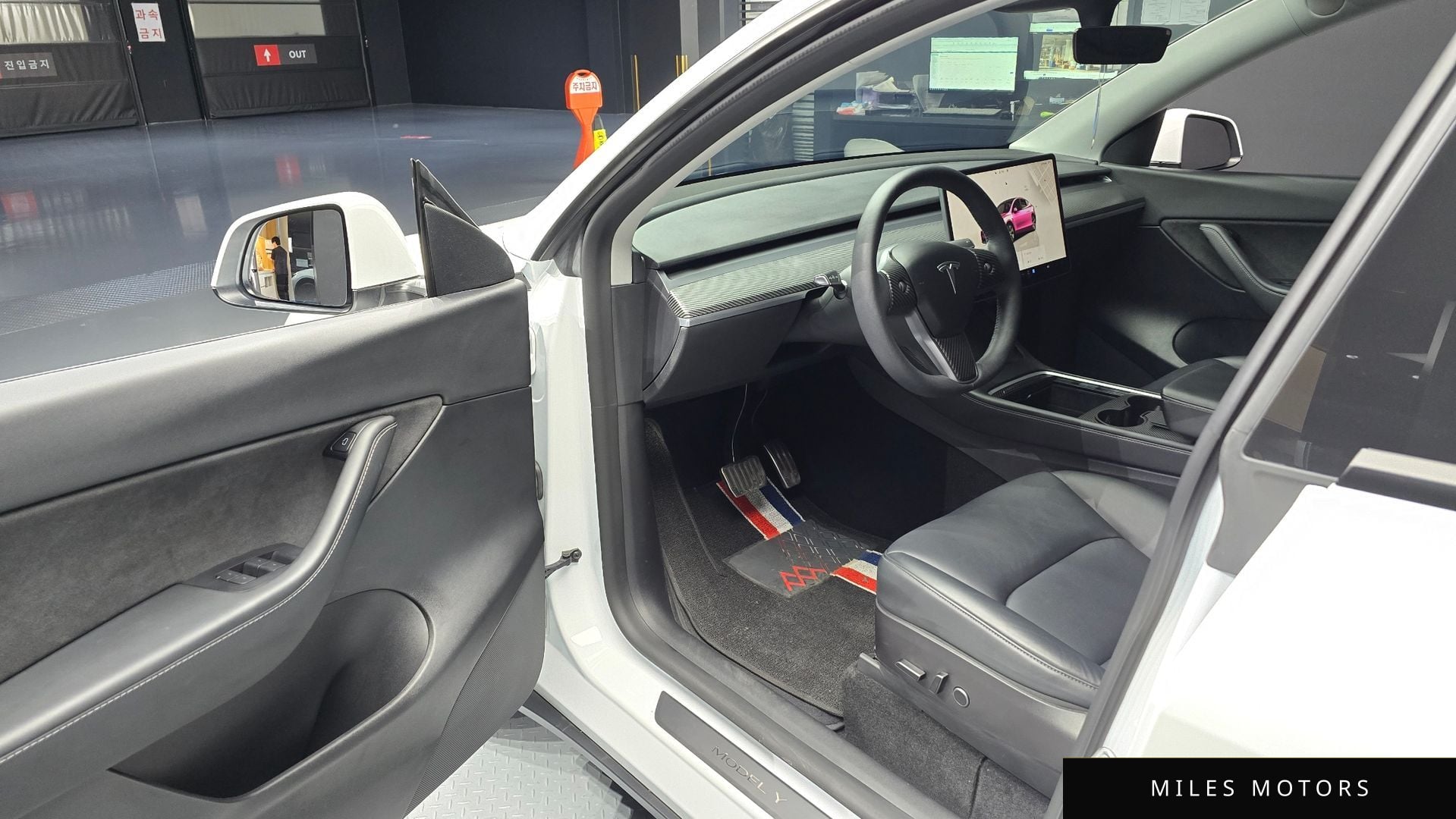 Tesla Model Y 2022 — миниатюра 11