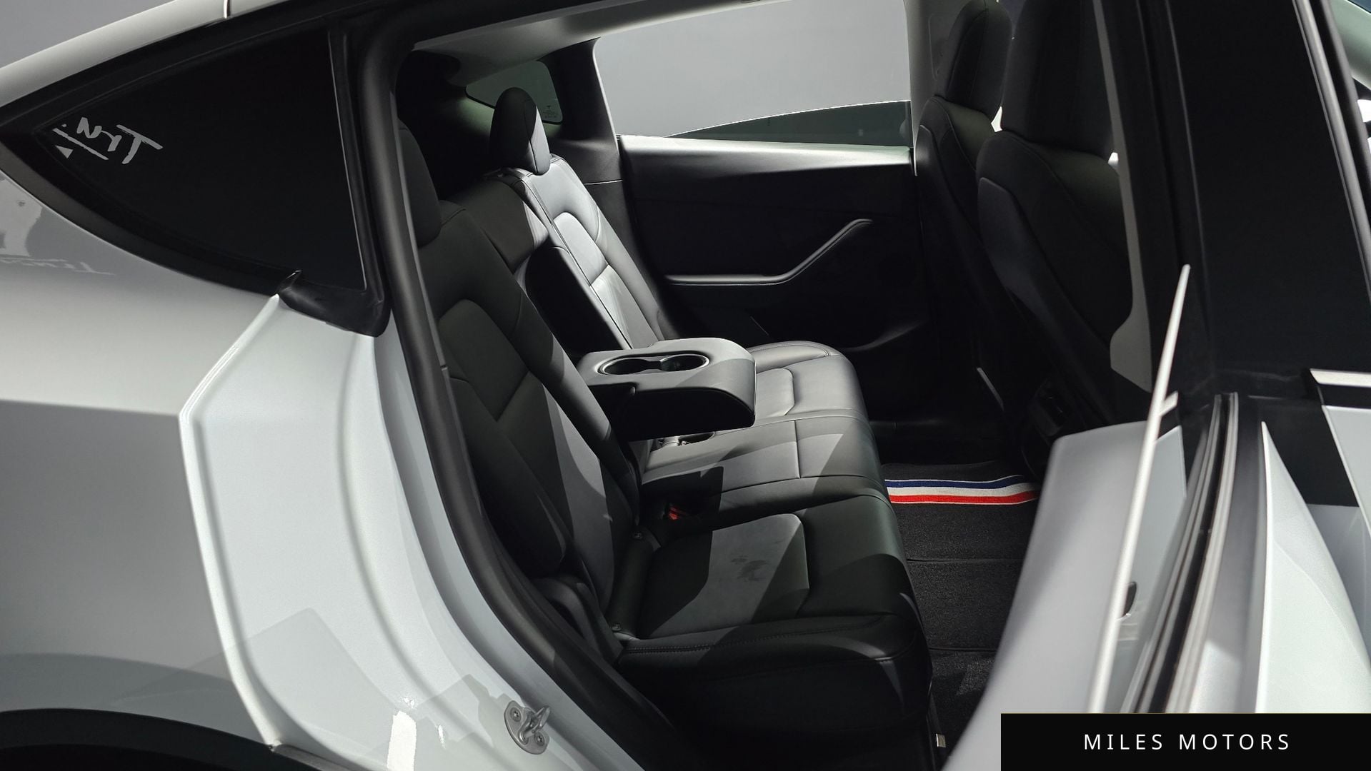 Tesla Model Y 2022 — миниатюра 12