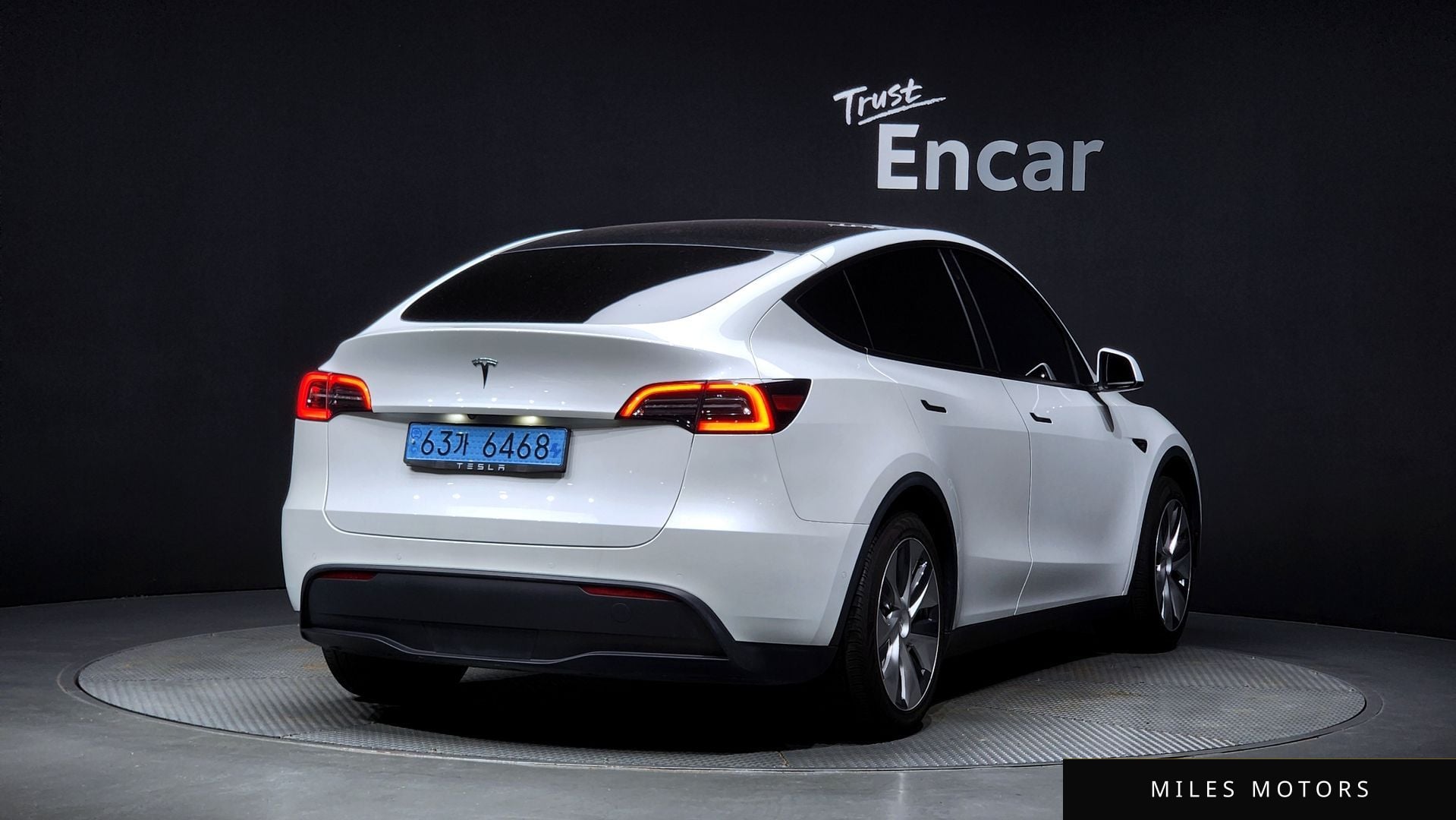 Tesla Model Y 2021 — миниатюра 2