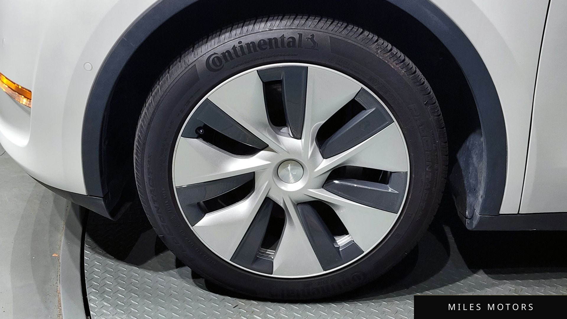 Tesla Model Y 2021 — миниатюра 5