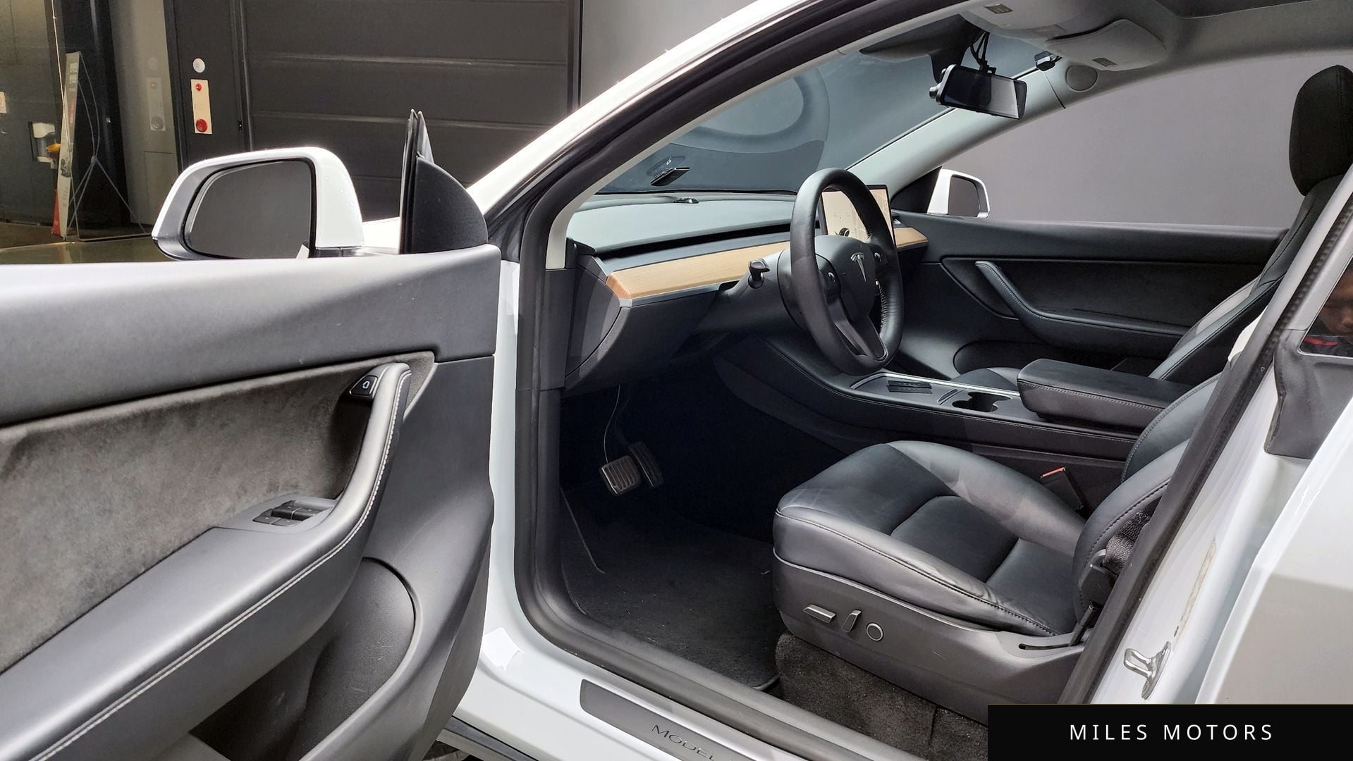 Tesla Model Y 2021 — миниатюра 11
