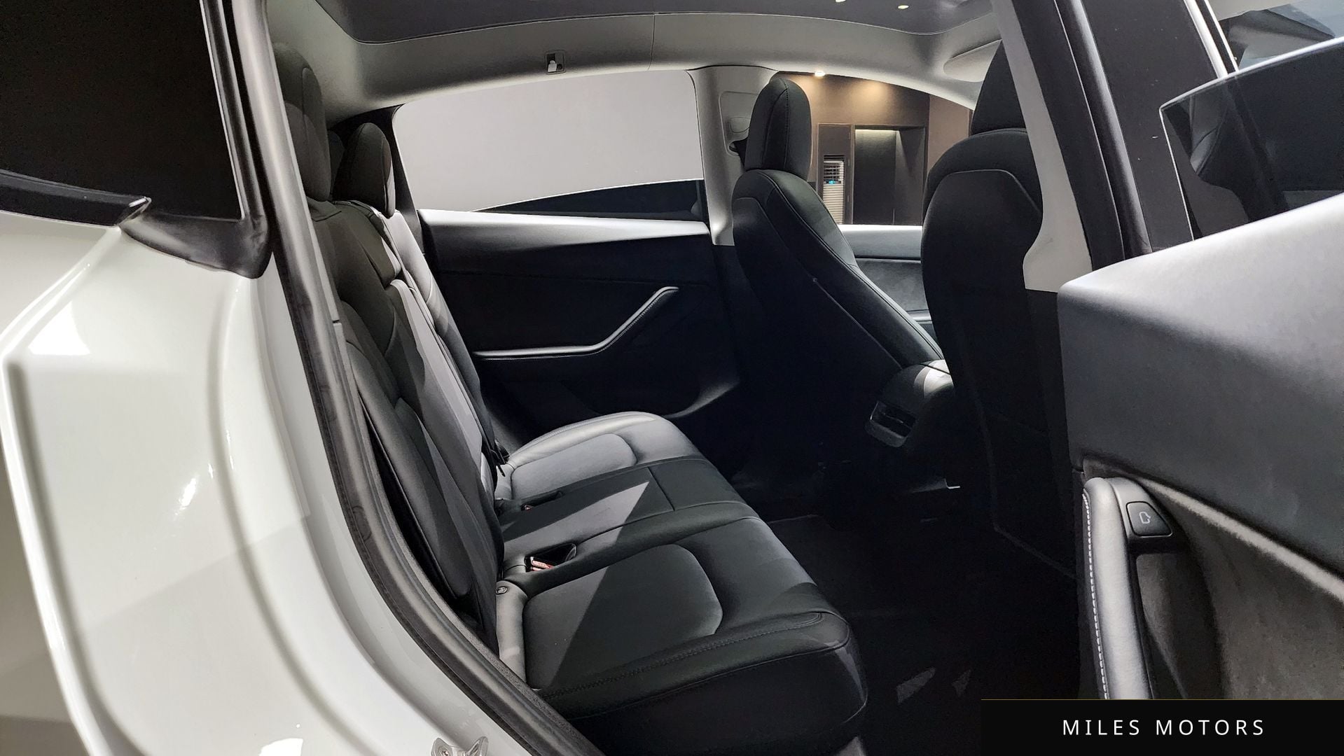Tesla Model Y 2021 — миниатюра 12