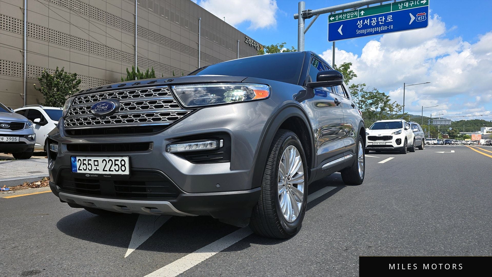 Ford Explorer 2022 — фото 1 из 12
