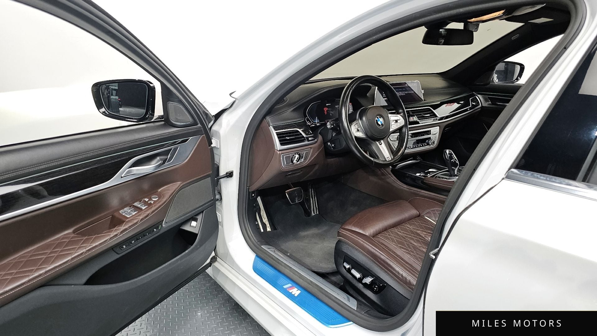 BMW 7 Series (G11) 2020 — миниатюра 11