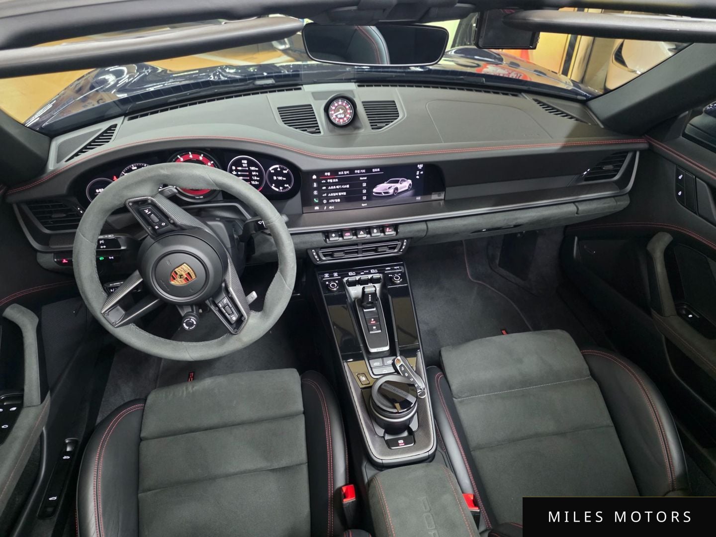 Porsche 911 (992) 2024 — миниатюра 10