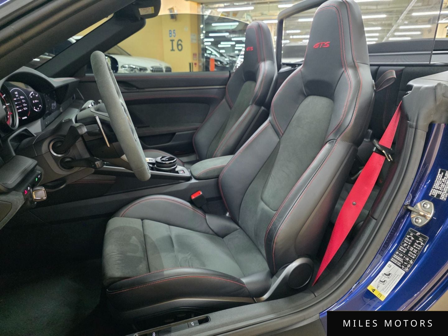 Porsche 911 (992) 2024 — миниатюра 11