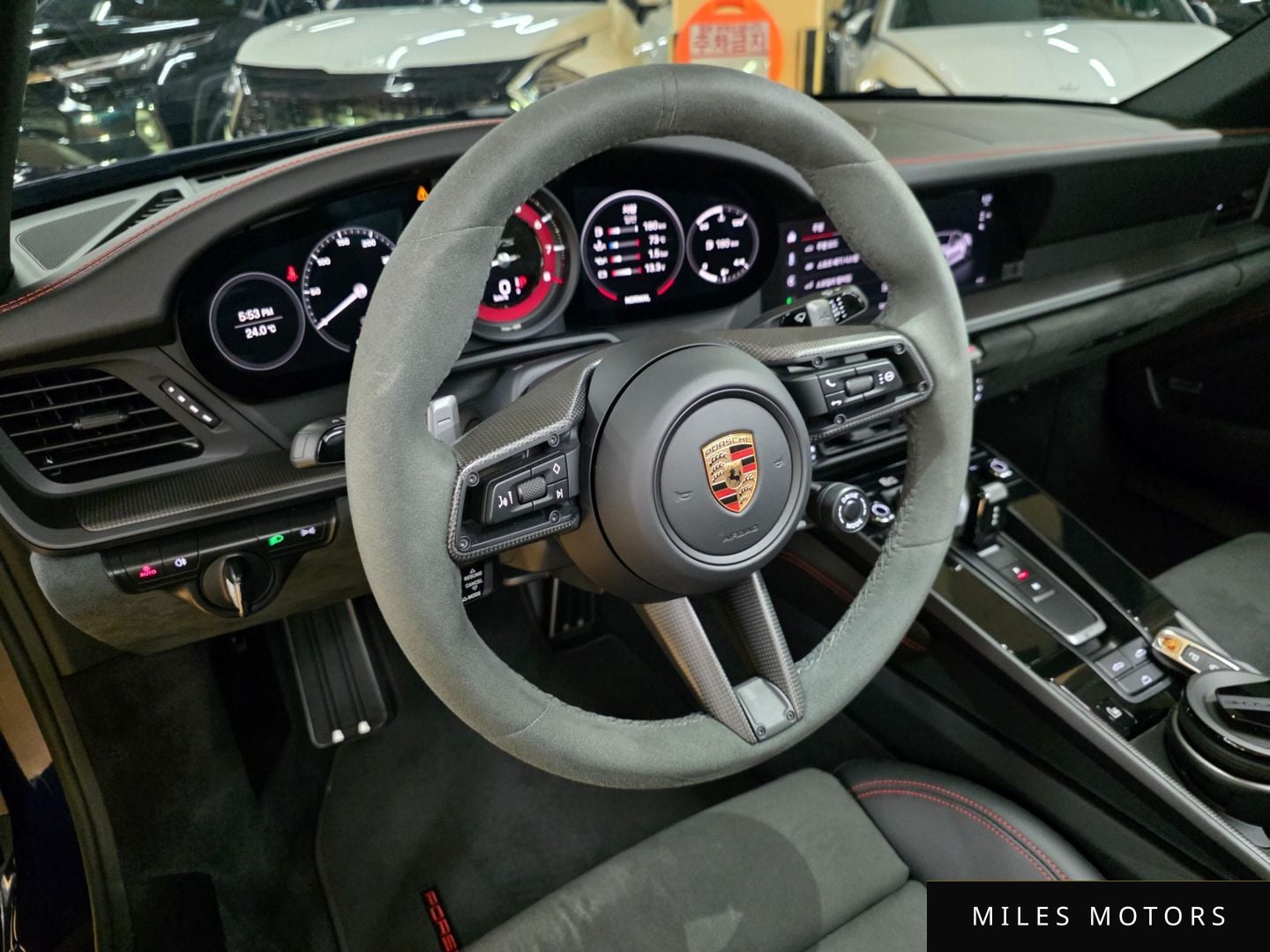 Porsche 911 (992) 2024 — миниатюра 12