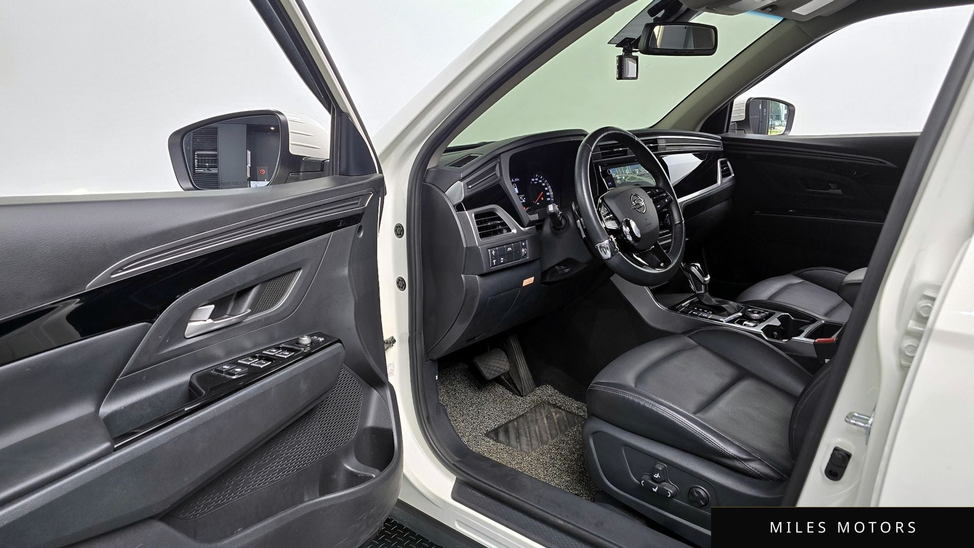 KG Mobility Beautiful Korando 2022 — миниатюра 11