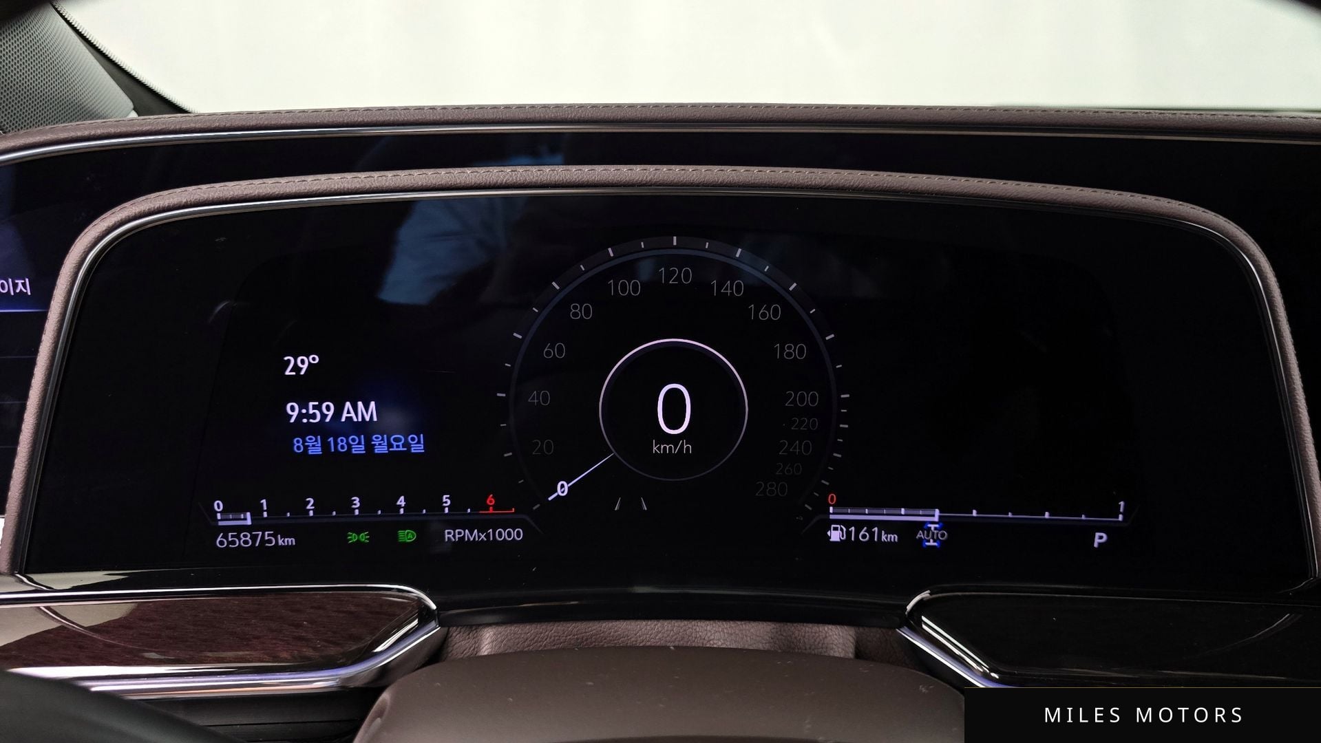 Cadillac Escalade 2023 — миниатюра 8