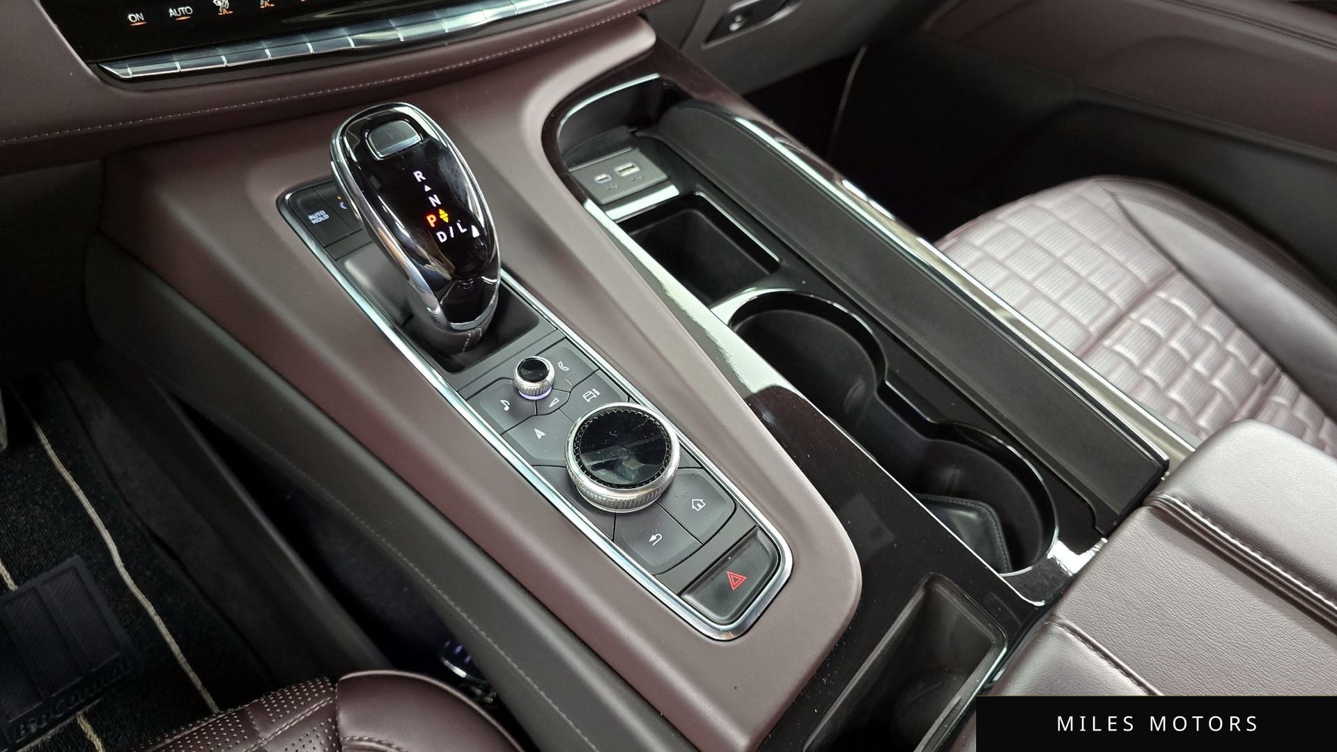 Cadillac Escalade 2023 — миниатюра 9